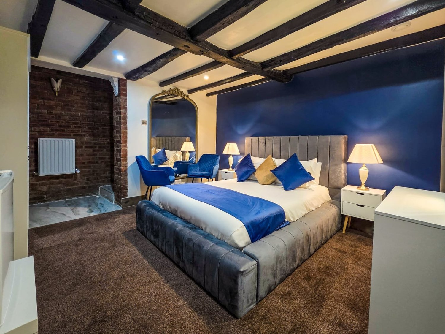 A guest bedroom at The Courtyard